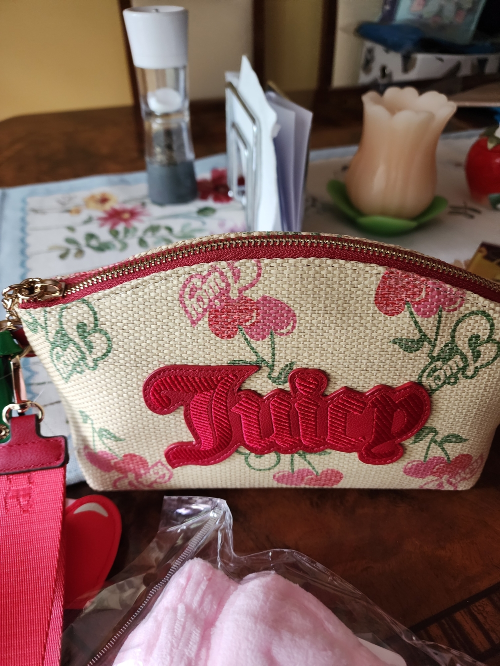 💓Juicy Couture Cosmetic Bag + Lip Gloss Trio + Spa Headband Set💓 - Picture 2 of 4
